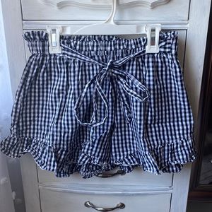 Gingham ruffle shorts